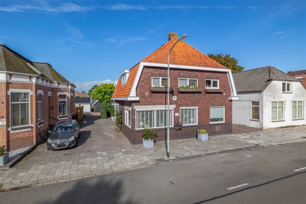 Verkocht: Sfeervolle jaren'30 woning met eigen oprit en garage !